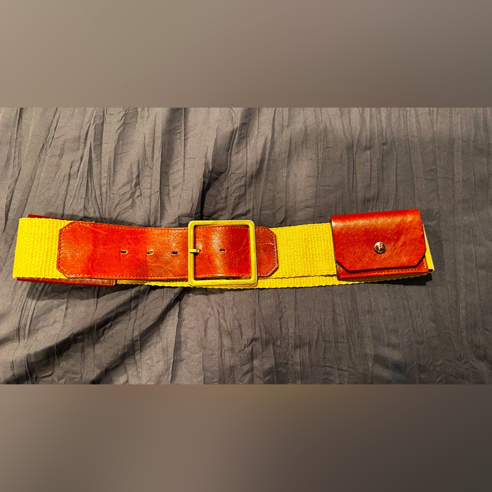 Vintage Yellow and Brown Belt with‎  two pouches.
Measures 30 inches.